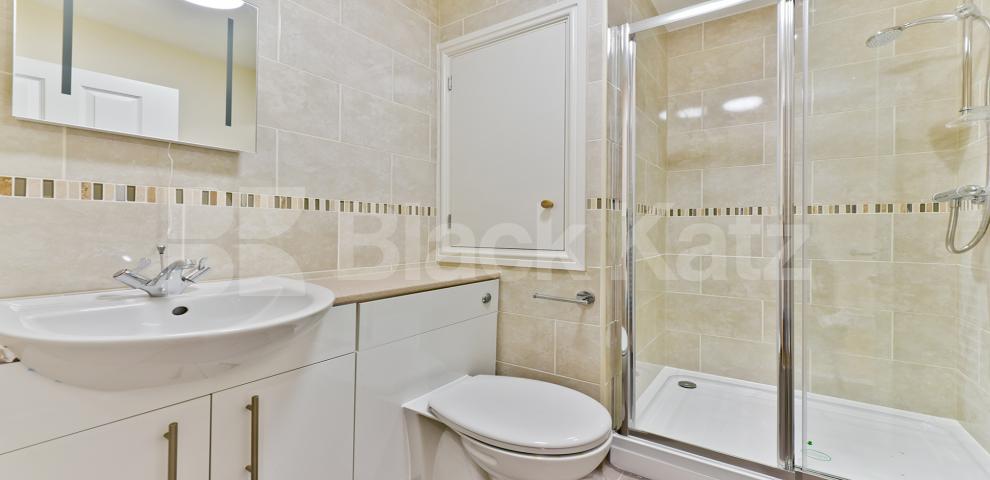 			UNDER OFFER , 3 Bedroom, 1 bath, 1 reception Apartment			 Metro Apartments. Lewisham High Street , Lewisham 